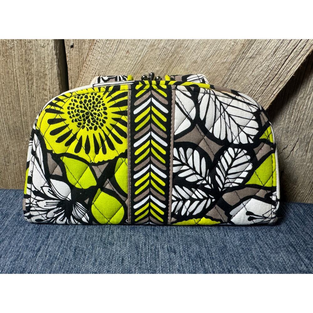 Vera Bradley Wallet Floral Citron Pattern Quilted Black & Yellow Twist Kiss Lock - Picture 2 of 9